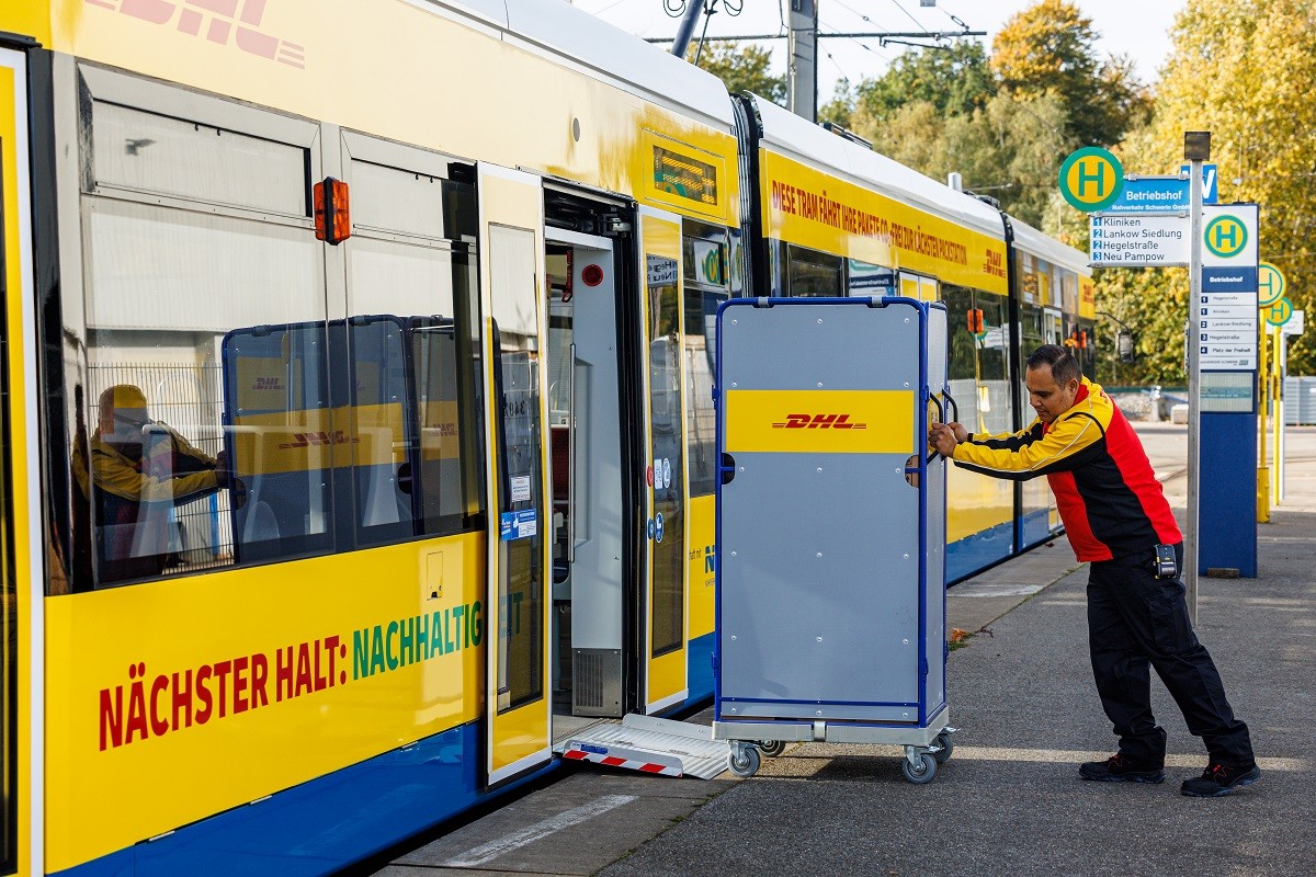 dhl-paketbahn-jensschlueter.jpg