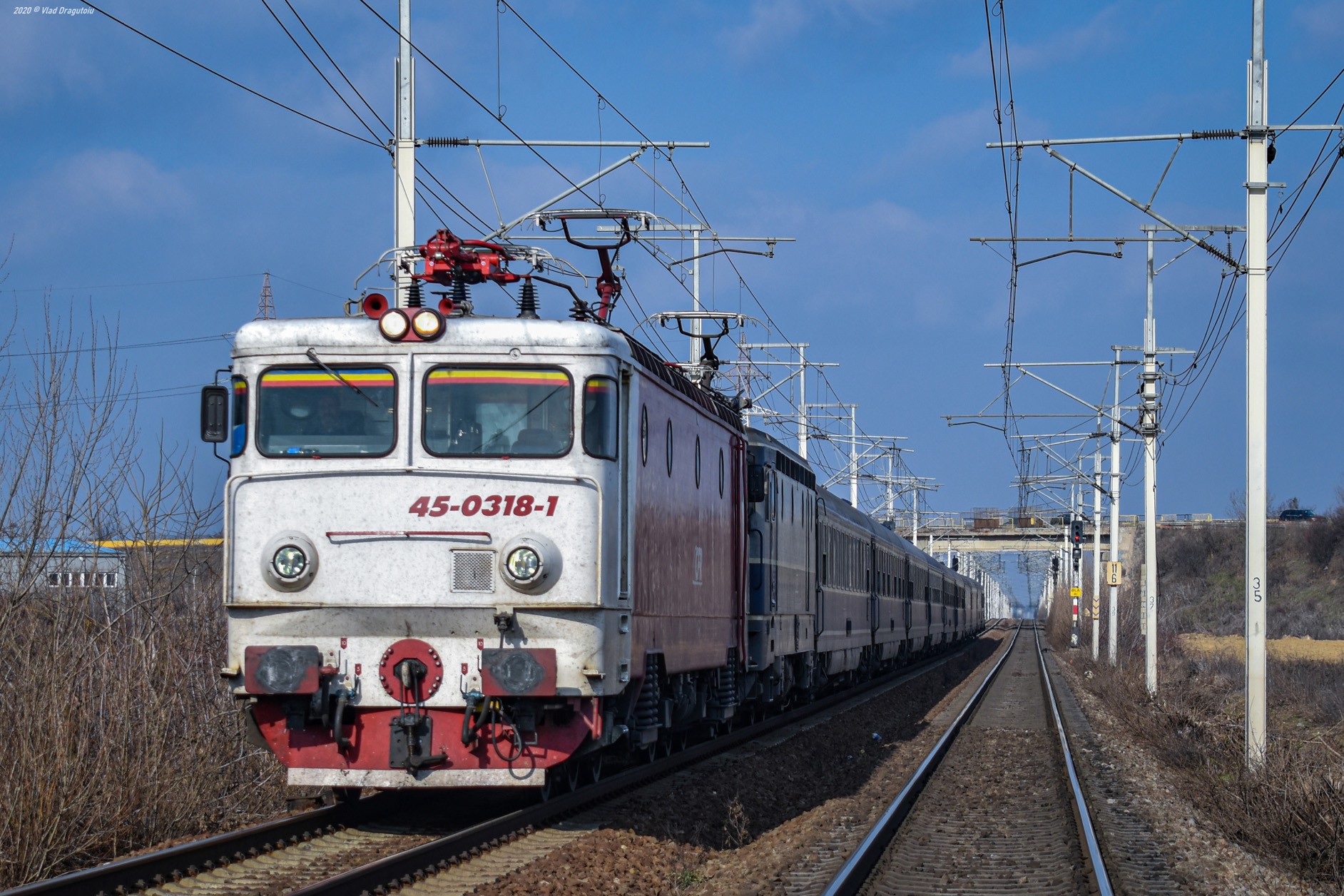 45-0318-1 + 461-058-6 - Chitila - IR1572 Galati-Bucuresti Nord - 20.01.2020.JPG